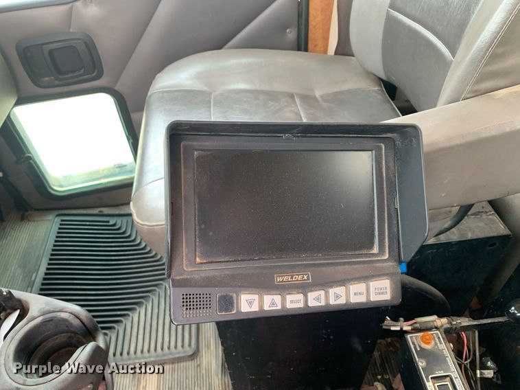 image for item DK7884 2007 Kenworth T300  cotton module transport truck