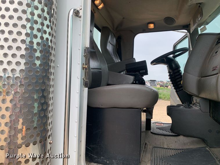 image for item DK7884 2007 Kenworth T300  cotton module transport truck