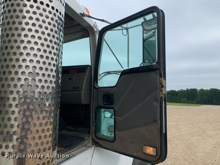 image for item DK7884 2007 Kenworth T300  cotton module transport truck