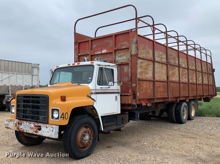 image for item DK7885 1981 International F1954  cotton module transport truck