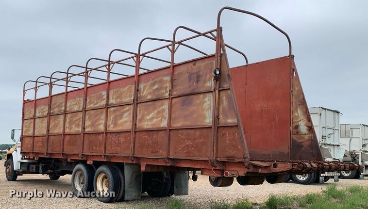 image for item DK7885 1981 International F1954  cotton module transport truck