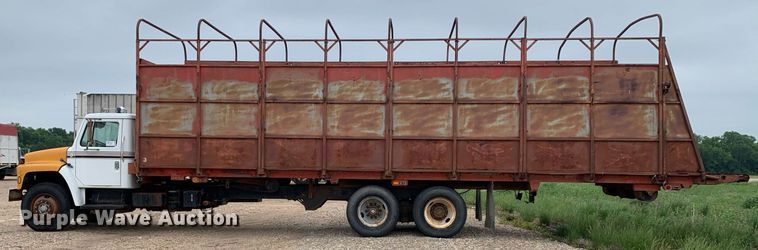 image for item DK7885 1981 International F1954  cotton module transport truck