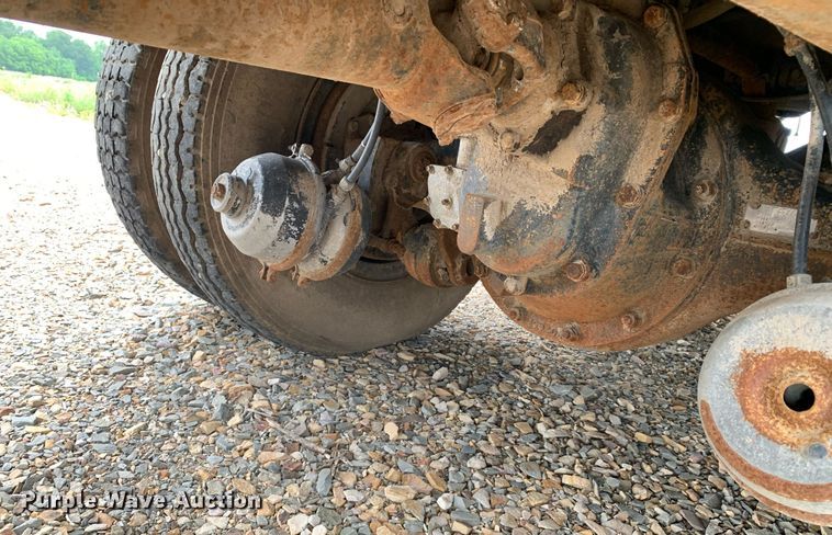 image for item DK7885 1981 International F1954  cotton module transport truck