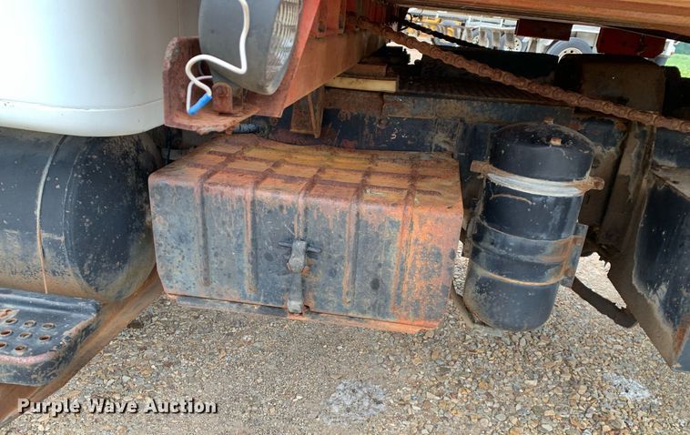 image for item DK7885 1981 International F1954  cotton module transport truck