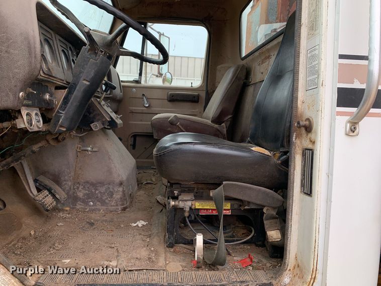 image for item DK7885 1981 International F1954  cotton module transport truck