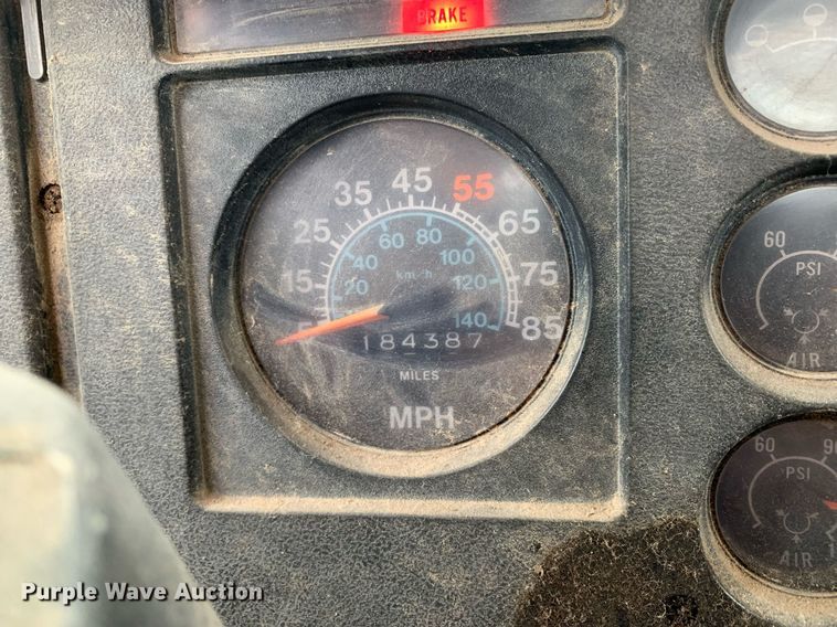 image for item DK7885 1981 International F1954  cotton module transport truck