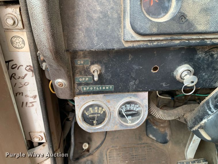 image for item DK7885 1981 International F1954  cotton module transport truck