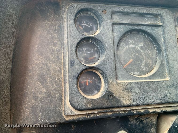 image for item DK7885 1981 International F1954  cotton module transport truck