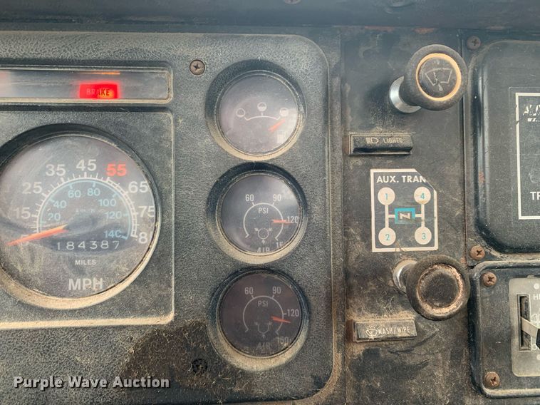 image for item DK7885 1981 International F1954  cotton module transport truck