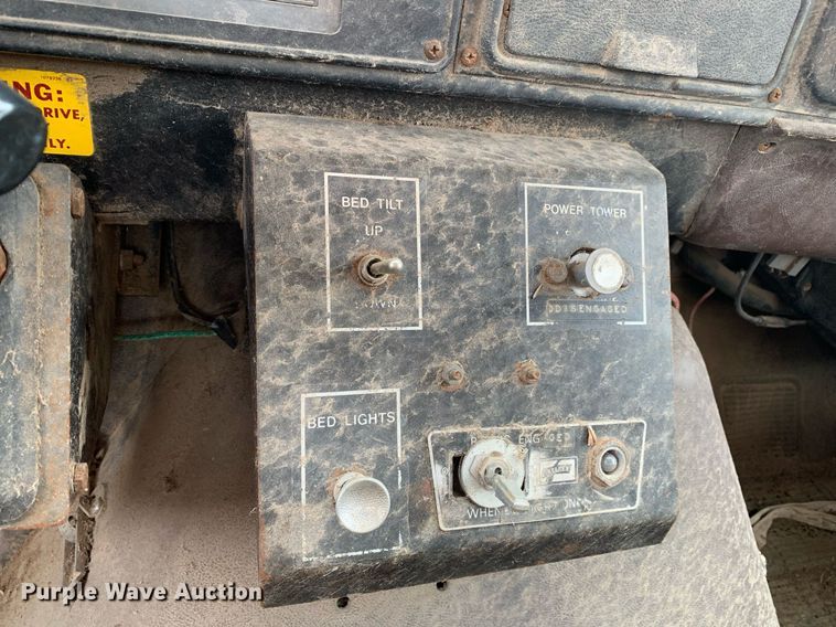 image for item DK7885 1981 International F1954  cotton module transport truck