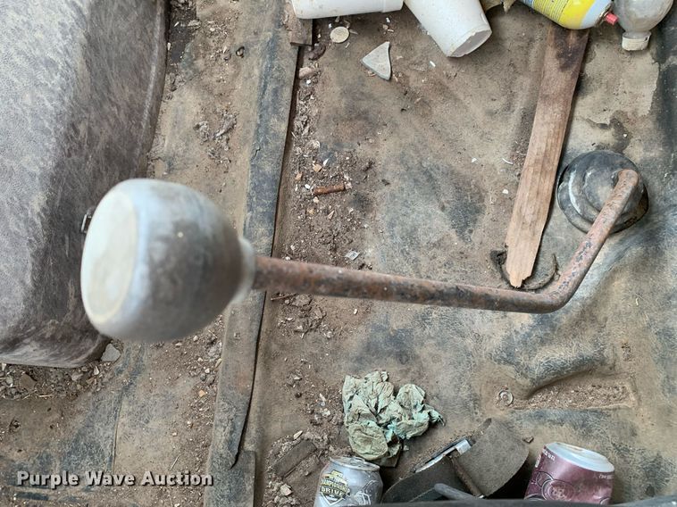 image for item DK7885 1981 International F1954  cotton module transport truck