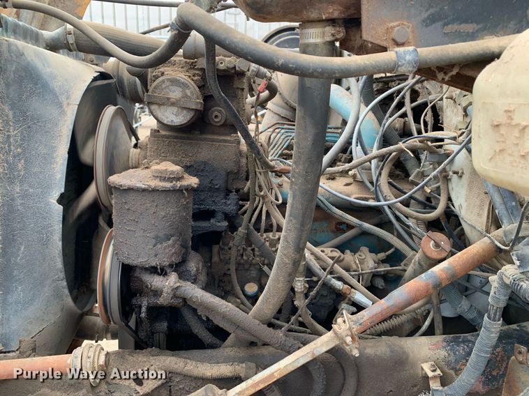 image for item DK7885 1981 International F1954  cotton module transport truck