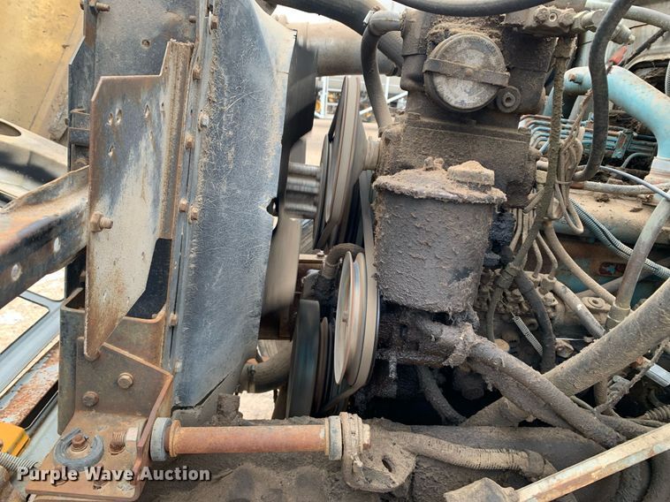 image for item DK7885 1981 International F1954  cotton module transport truck