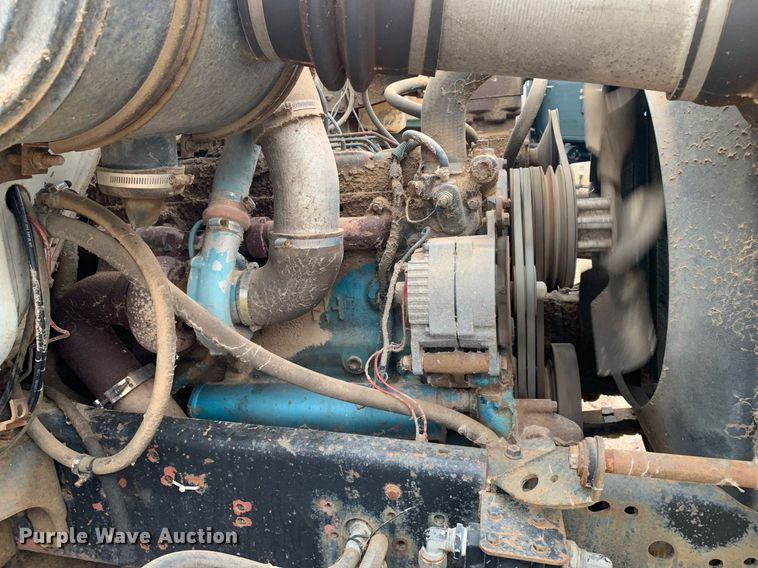 image for item DK7885 1981 International F1954  cotton module transport truck