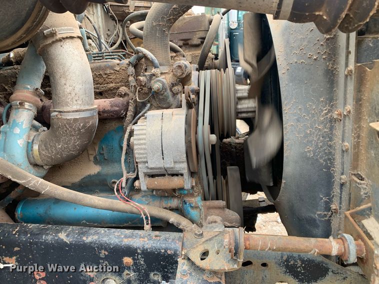 image for item DK7885 1981 International F1954  cotton module transport truck