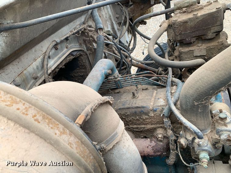 image for item DK7885 1981 International F1954  cotton module transport truck