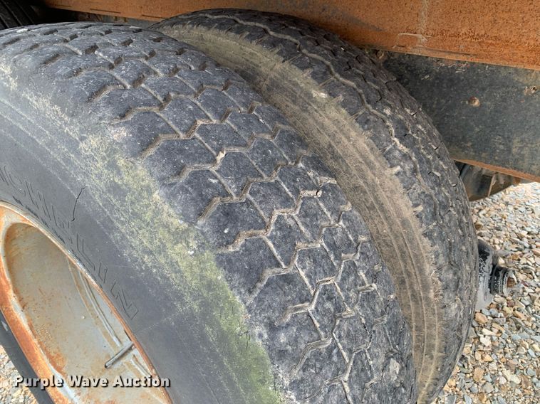 image for item DK7885 1981 International F1954  cotton module transport truck