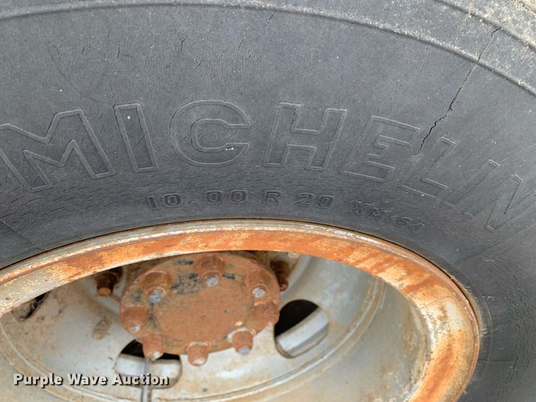 image for item DK7885 1981 International F1954  cotton module transport truck