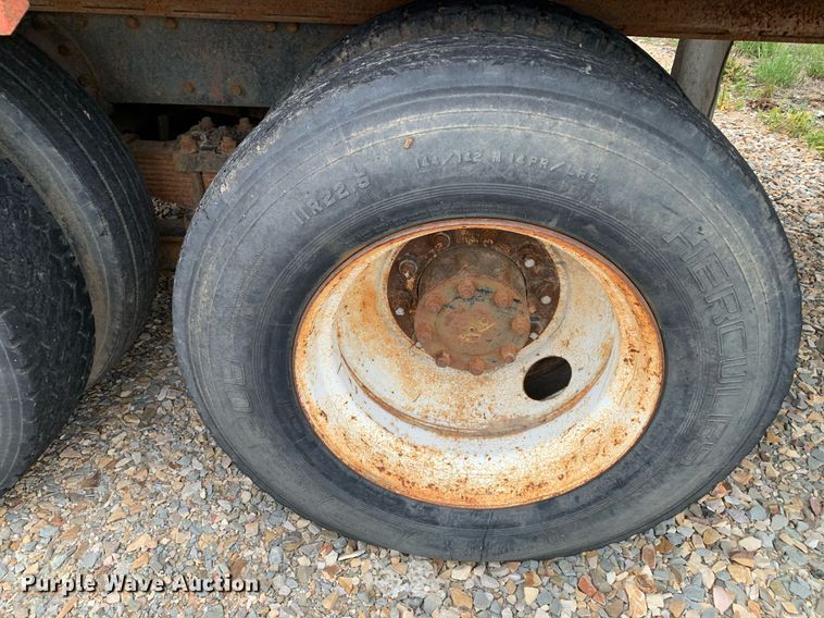 image for item DK7885 1981 International F1954  cotton module transport truck