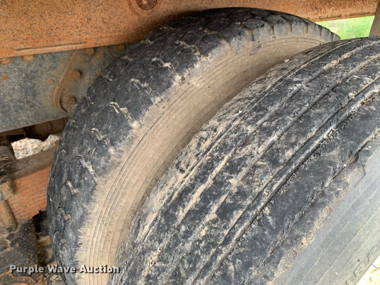 image for item DK7885 1981 International F1954  cotton module transport truck