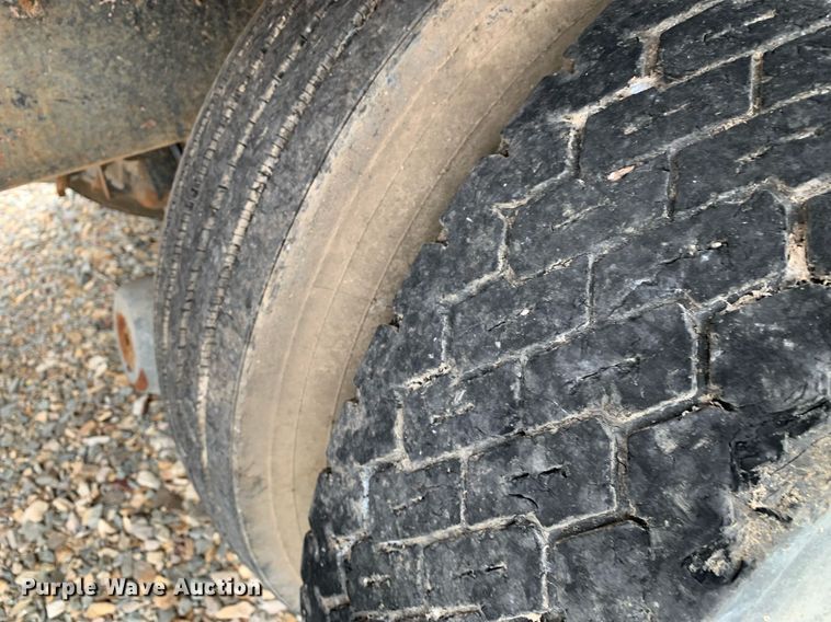 image for item DK7885 1981 International F1954  cotton module transport truck