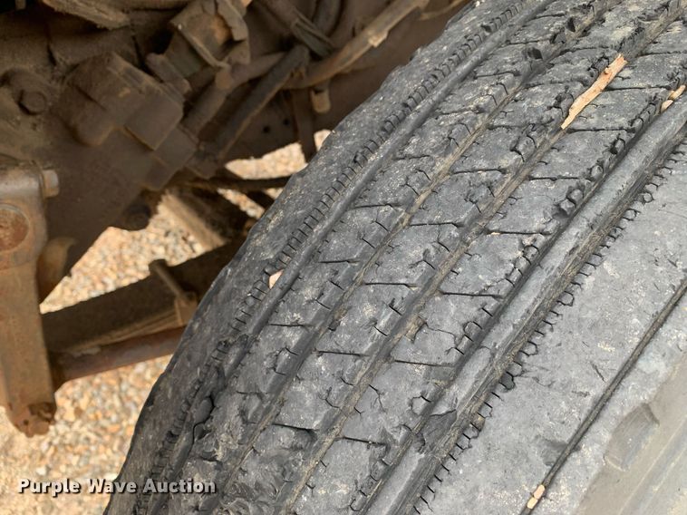 image for item DK7885 1981 International F1954  cotton module transport truck