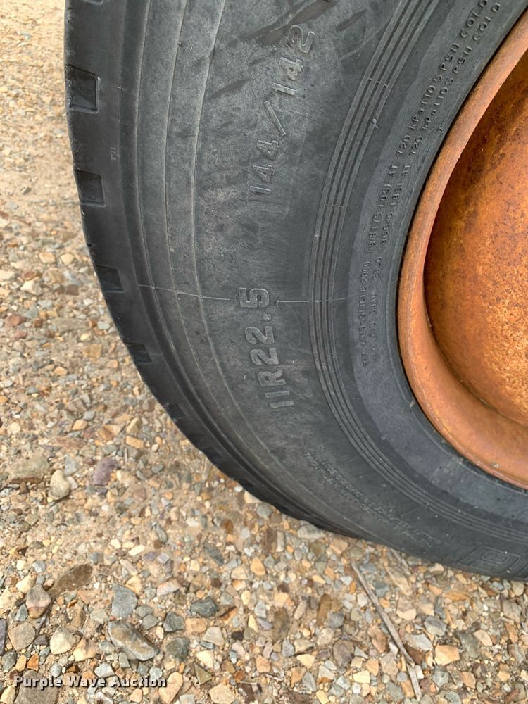 image for item DK7885 1981 International F1954  cotton module transport truck