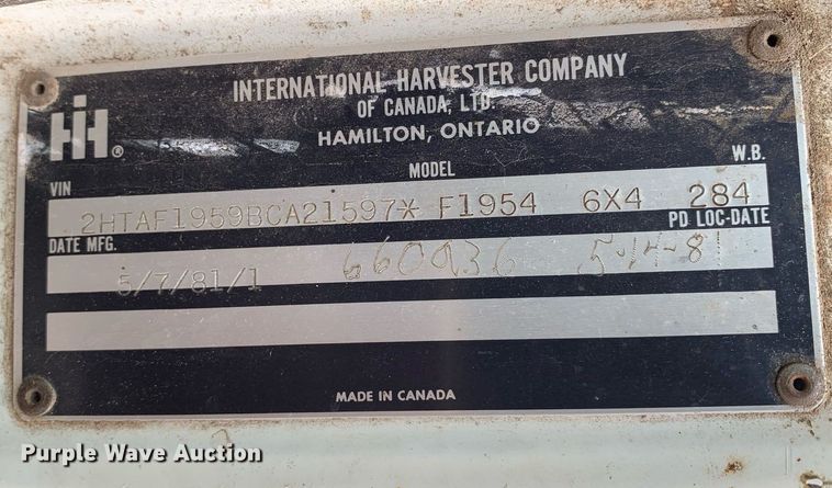 image for item DK7885 1981 International F1954  cotton module transport truck