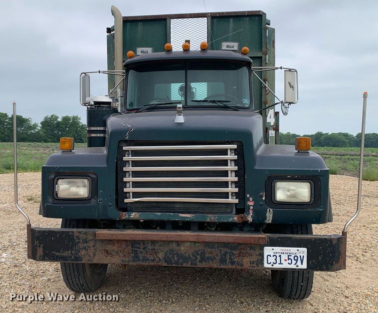 image for item DK7886 1998 Mack RD688S  cotton module transport truck