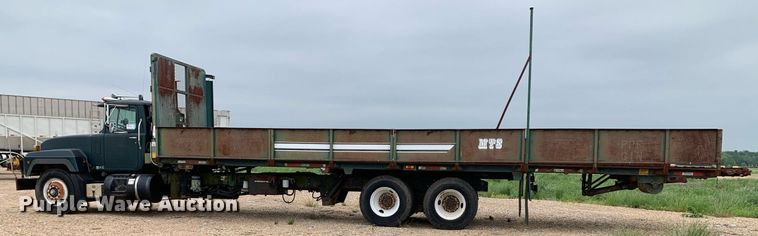 image for item DK7886 1998 Mack RD688S  cotton module transport truck