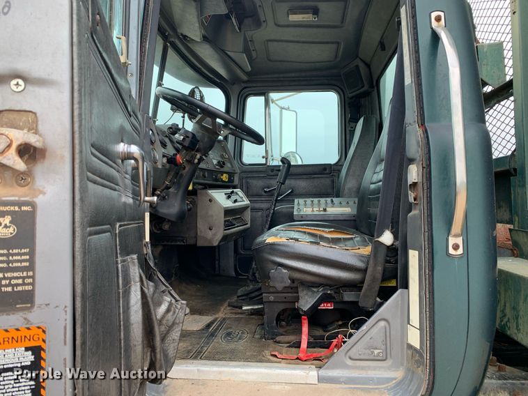 image for item DK7886 1998 Mack RD688S  cotton module transport truck