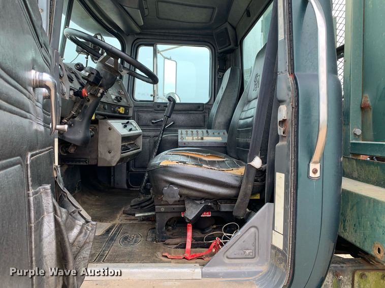 image for item DK7886 1998 Mack RD688S  cotton module transport truck