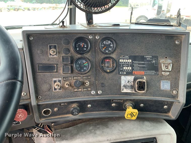 image for item DK7886 1998 Mack RD688S  cotton module transport truck