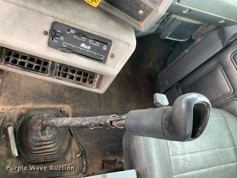 image for item DK7886 1998 Mack RD688S  cotton module transport truck