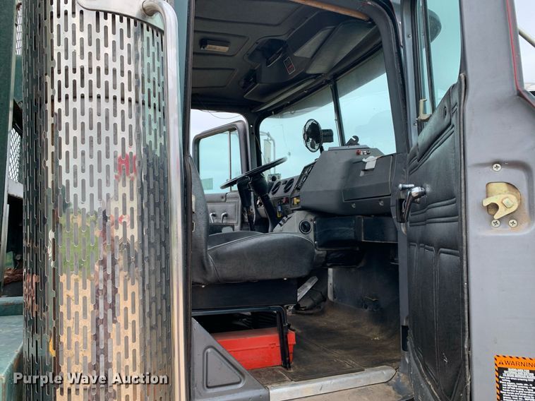 image for item DK7886 1998 Mack RD688S  cotton module transport truck