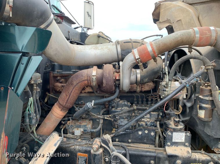 image for item DK7886 1998 Mack RD688S  cotton module transport truck