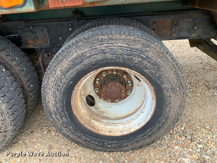 image for item DK7886 1998 Mack RD688S  cotton module transport truck