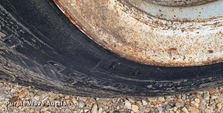 image for item DK7886 1998 Mack RD688S  cotton module transport truck