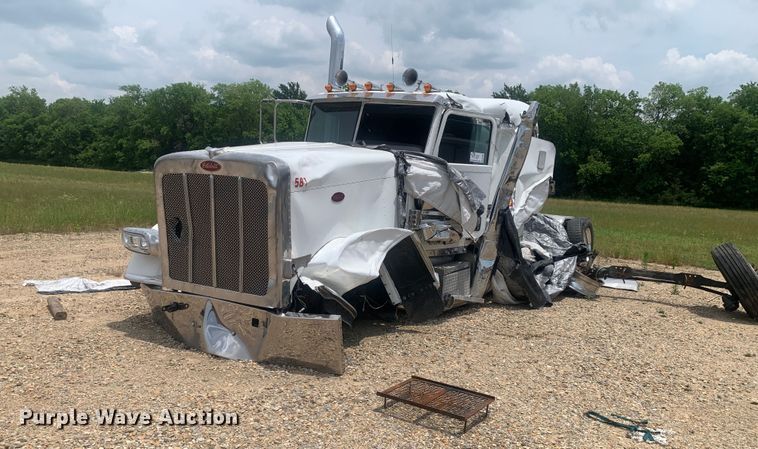 image for item DK7887 2014 Peterbilt 389  semi truck