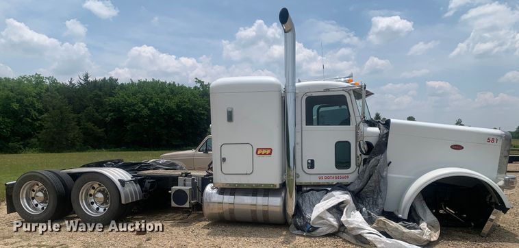 image for item DK7887 2014 Peterbilt 389  semi truck