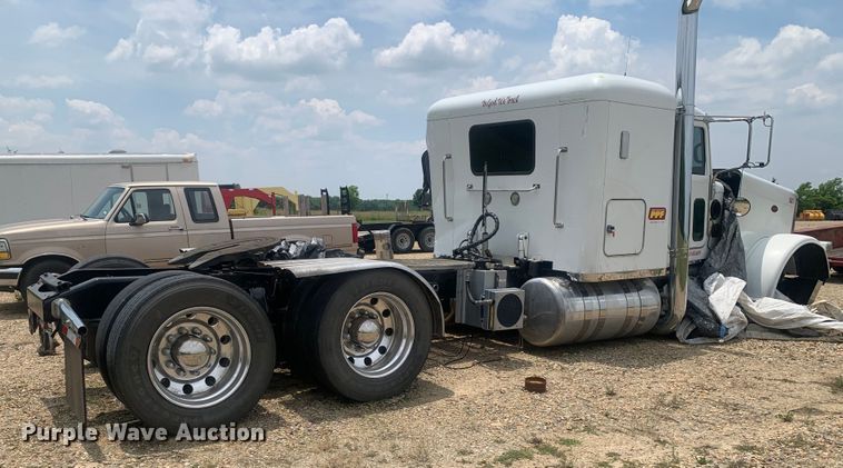 image for item DK7887 2014 Peterbilt 389  semi truck