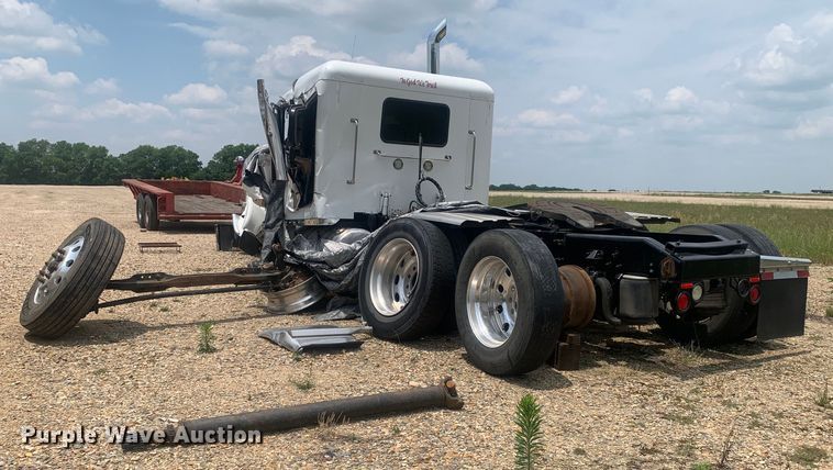 image for item DK7887 2014 Peterbilt 389  semi truck