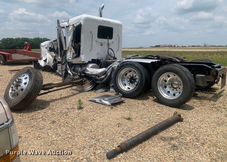 image for item DK7887 2014 Peterbilt 389  semi truck