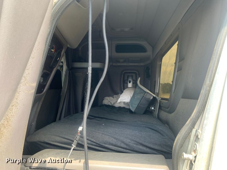 image for item DK7887 2014 Peterbilt 389  semi truck