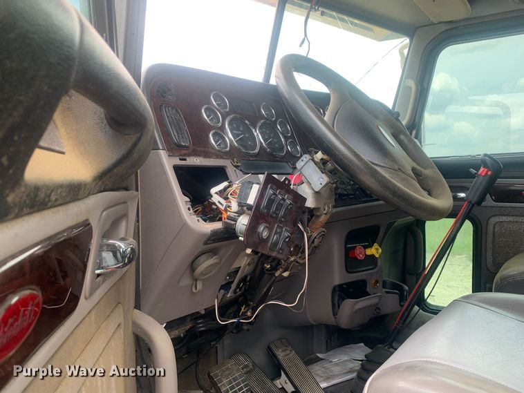 image for item DK7887 2014 Peterbilt 389  semi truck