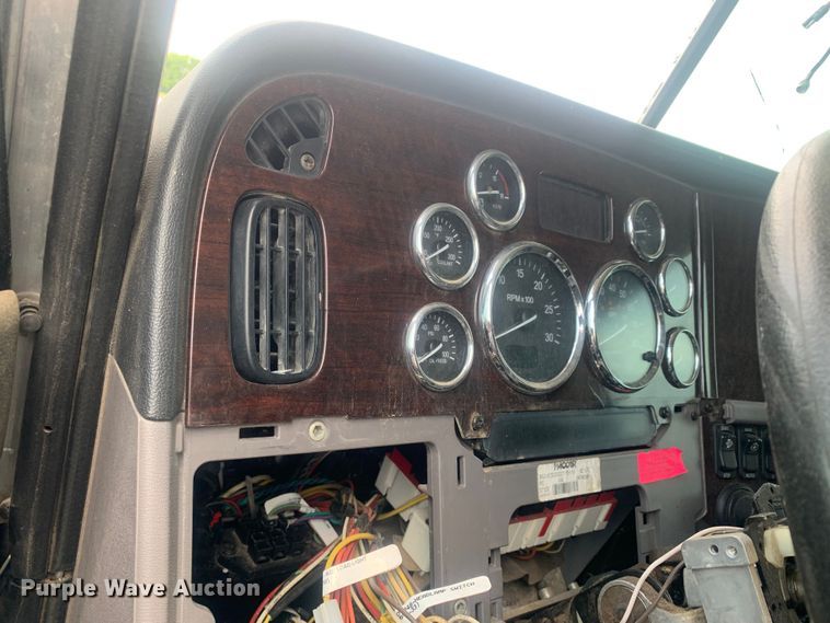 image for item DK7887 2014 Peterbilt 389  semi truck