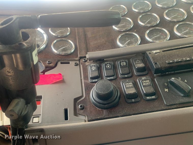 image for item DK7887 2014 Peterbilt 389  semi truck