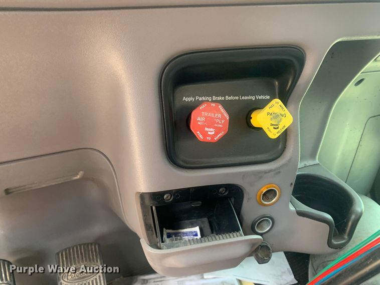 image for item DK7887 2014 Peterbilt 389  semi truck