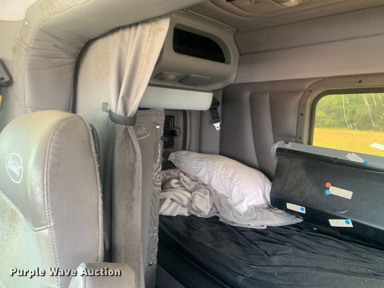 image for item DK7887 2014 Peterbilt 389  semi truck