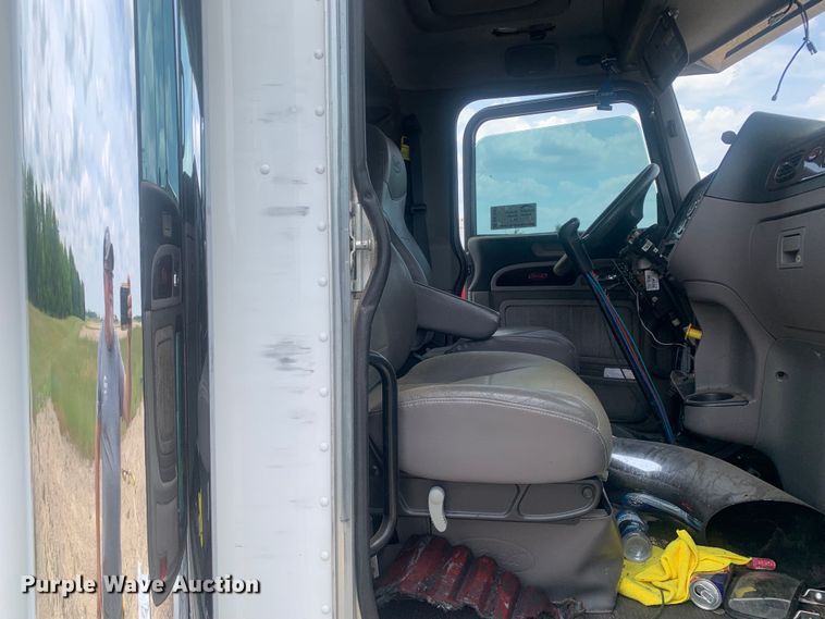 image for item DK7887 2014 Peterbilt 389  semi truck